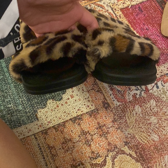 Wild diva furry cheetah slides size 7 - Picture 4 of 4